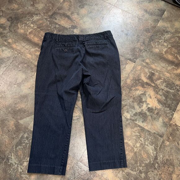 New York & Co. Stretch Casual Women's Dark Denim Dressy Capris Sz 10 33” x 23” - Picture 4 of 4